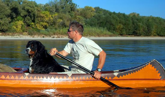 Dog_At_Lake